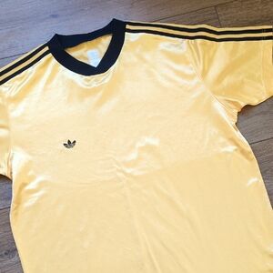 Vintage Adidas 00s Gold w/ Black Stripe Short Sleeve‎ Track Shirt - Trefoil - XL